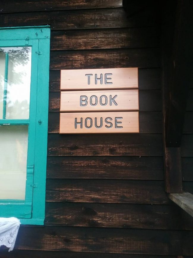 BookHousesign