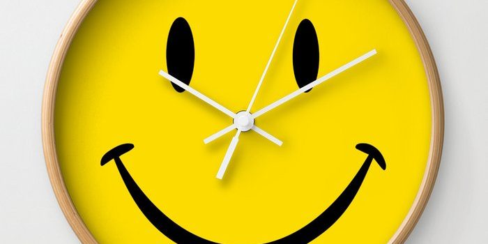 smiley-happy-face-wall-clocks